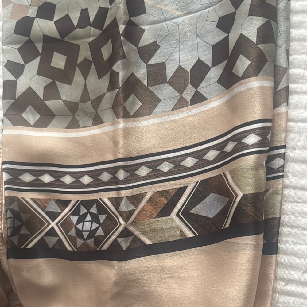 Vela scarves square Syrian OG Scarf 39”x39” beautiful design lightly worn